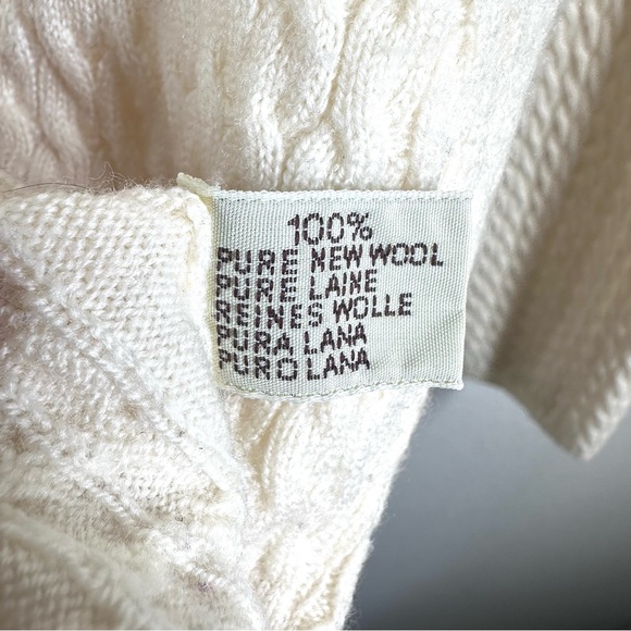 Burberry London 100% Merino Wool Cable Knit Mock Neck Sweater Large EUC - Picture 3 of 10